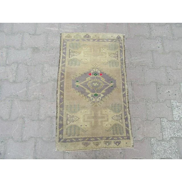 Handknotted Vintage rug from Oushak region of Turkey. Approximately 45-55 years old.In very good condition.