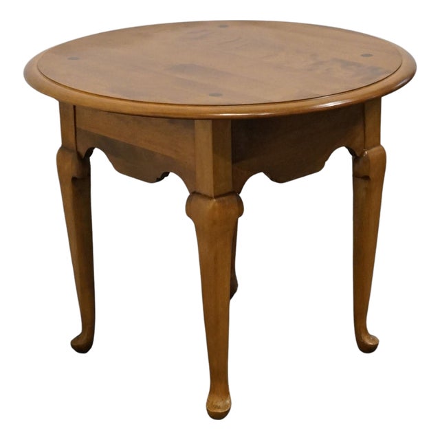 Ethan Allen Heirloom Nutmeg Maple Colonial Early American 28" Round Accent End Table 10-8036 For Sale