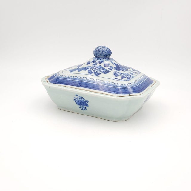 Chinese Export Porcelain Covered Vegetable Dish, Circa 1870 For Sale In San Francisco - Image 6 of 10