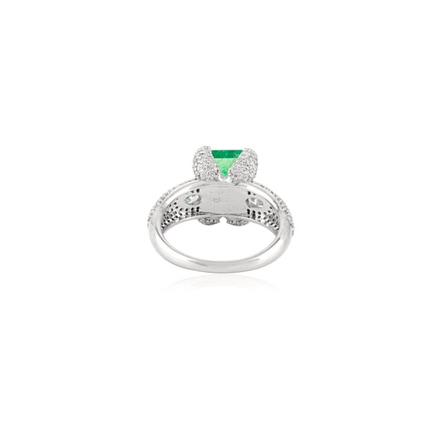 Green 4.55 Ct Emerald and Diamond Asian Cocktail Ring Size 5 For Sale - Image 8 of 12