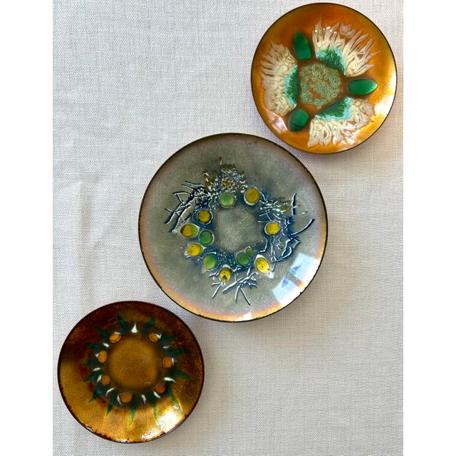 Metal 20th C. MCM Copper and Enamel Signed Edwards Star Plates for Gump’s - A 12 Piece Set For Sale - Image 7 of 9