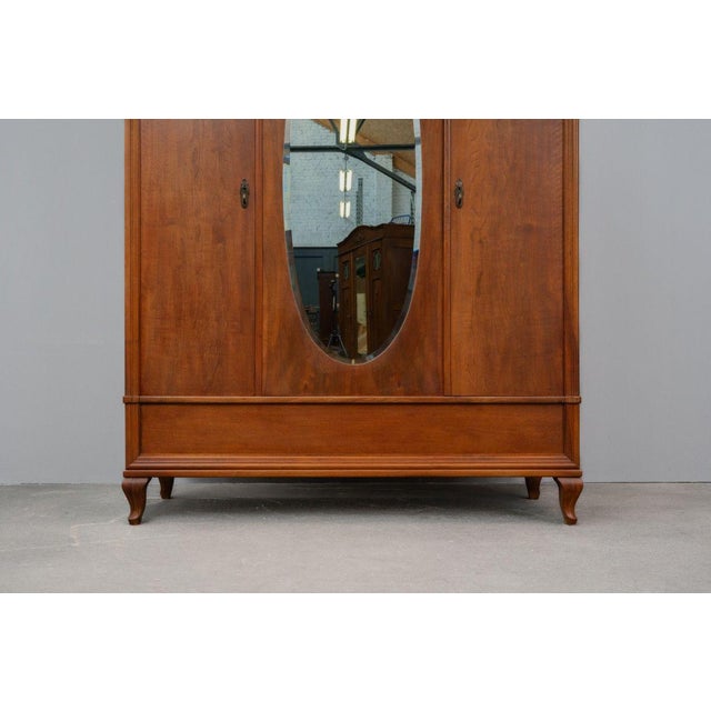 Brown Art Nouveau Wardrobe in Walnut For Sale - Image 8 of 18