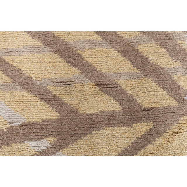 Abstract Modern Oversized Rug With Palm Frond Motif In Golden Tan "Palmera" For Sale In New York - Image 6 of 8