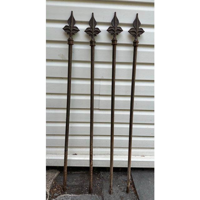 Late 19th Century Victorian Fleur-De-Lis Topped Fence Posts - Set of 4 For Sale - Image 4 of 7