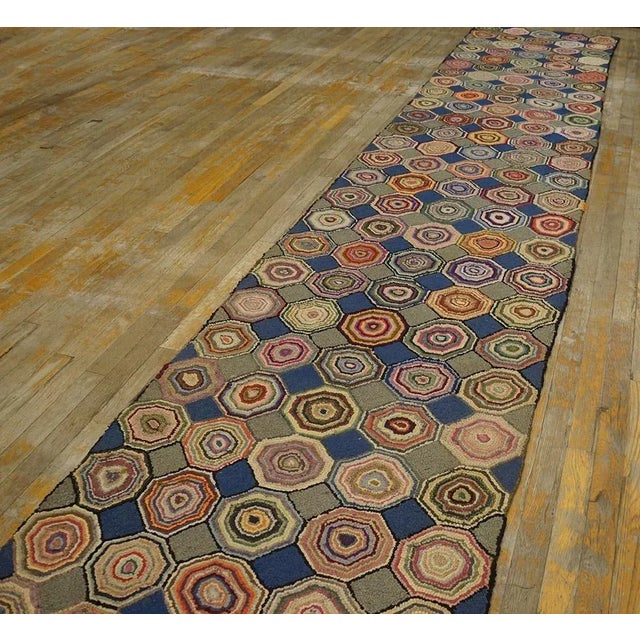 American 1930s Geometrical American Hooked Rug ( 2' 9'' x 17' - 84 x 518 ) For Sale - Image 3 of 12