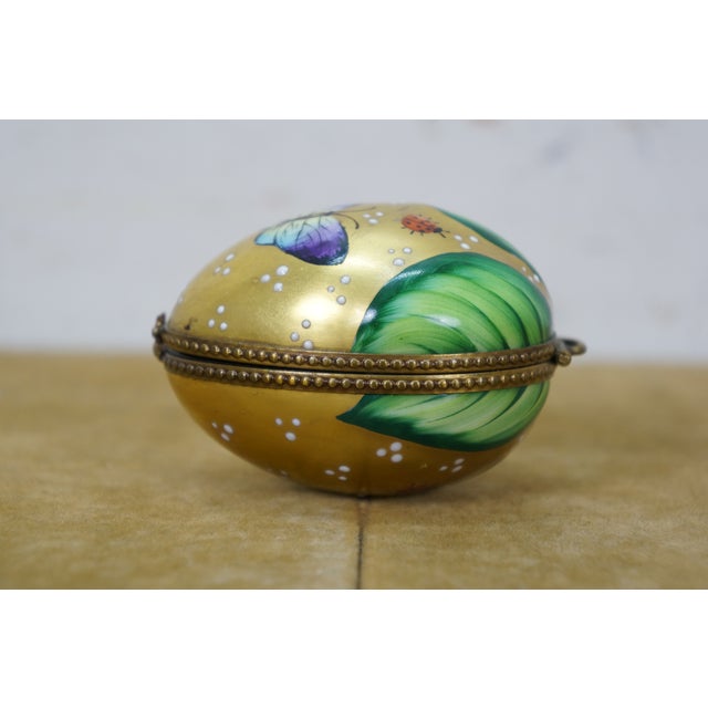 Late 20th Century Parry Vieille Limoges France Peint Main Gold Butterfly Ladybug Egg Keepsake Box For Sale - Image 4 of 12