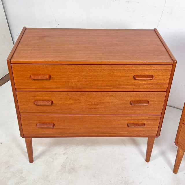 1960s C. 1960s Carl Aage Skov for Munch Mobelfabrik Teak Three Drawer Chests - A Pair For Sale - Image 5 of 15