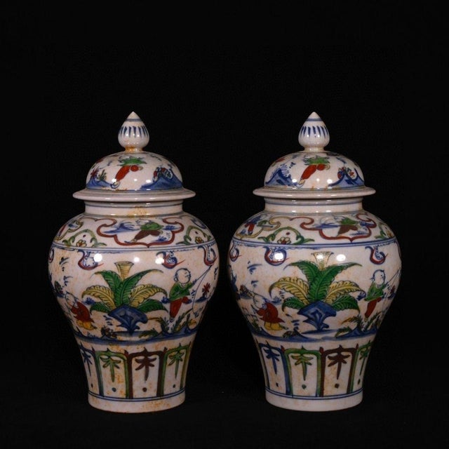 Ceramic Pair of Chinese Wucai Lidded Ginger Jars, Figural Children and Deer Scene, Chinoiserie Ceramic Jar Set For Sale - Image 7 of 9