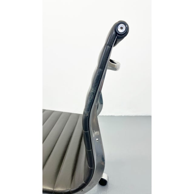 EA117 Office Chair by Charles & Ray Eames for Herman Miller, 1980s For Sale - Image 4 of 11