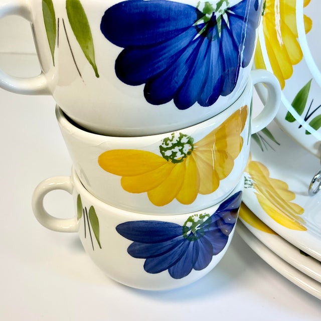 1980s Vintage Coastal Mediterranean Italian Daisy Flora Dinnerware - Set of 17. For Sale - Image 9 of 17