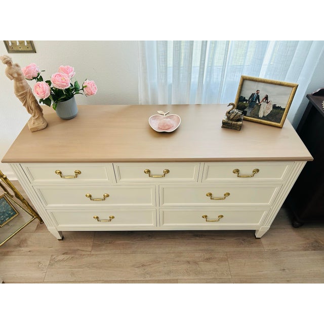 Kindel Furniture 1970s Custom Refinished Kindel Grand Rapids French Directoire 14-Drawer Bedroom Suite (2-Piece Set) For Sale - Image 4 of 12