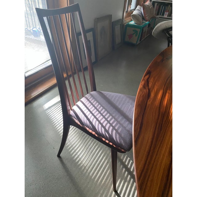 Mid-Century Modern Set of 4 Mid-Century Modern Walnut Spindle-Back Dining Chairs For Sale - Image 3 of 7