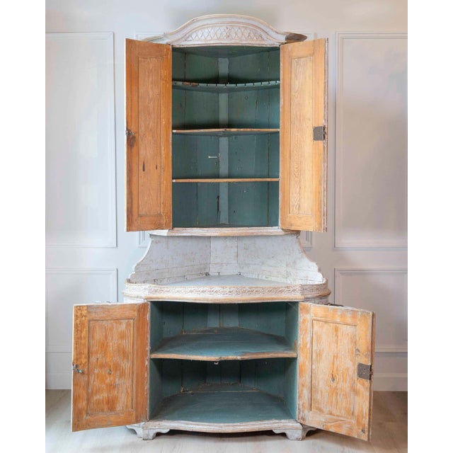 Off-white Swedish Gustavian Period Two-Part Corner Cabinet with Original Paint, Late 18th For Sale - Image 8 of 13