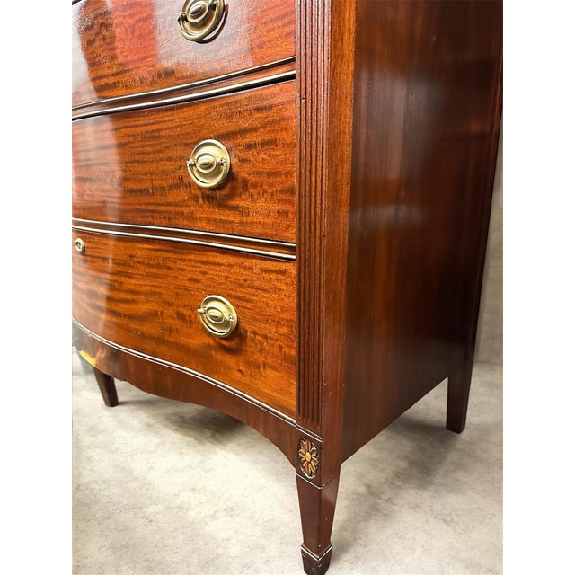 Kindel Furniture 1950s Kindel Grand Rapids Antique Mahogany Cliveden Serpentine 3-Drawer Chest For Sale - Image 4 of 12