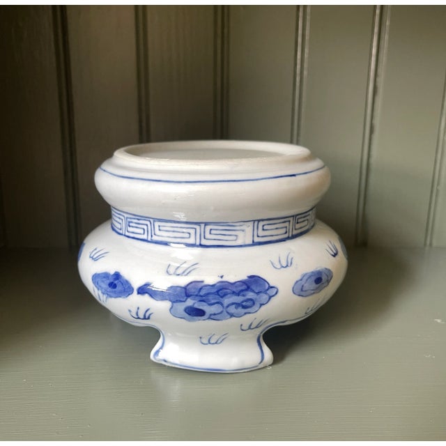 Chinoiserie Vintage Late 20th Century Blue & White Chinoiserie Stand For Sale - Image 3 of 7