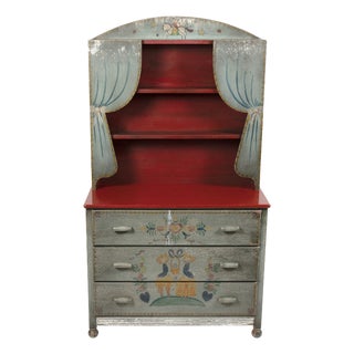 Peter Hunt Paint-Decorated Pine Step-Back Cupboard, Massachusetts, Early 1900s For Sale