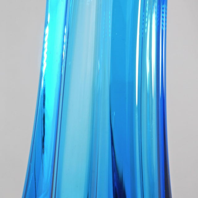 Vintage MCM 12 ½ in Turquoise Blue 5 Finger Swung Glass Vase For Sale In Phoenix - Image 6 of 9