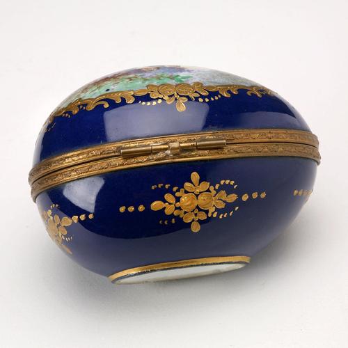 Sèvres Porcelain Jewelry Box from Chateau des Tuileries For Sale - Image 9 of 10