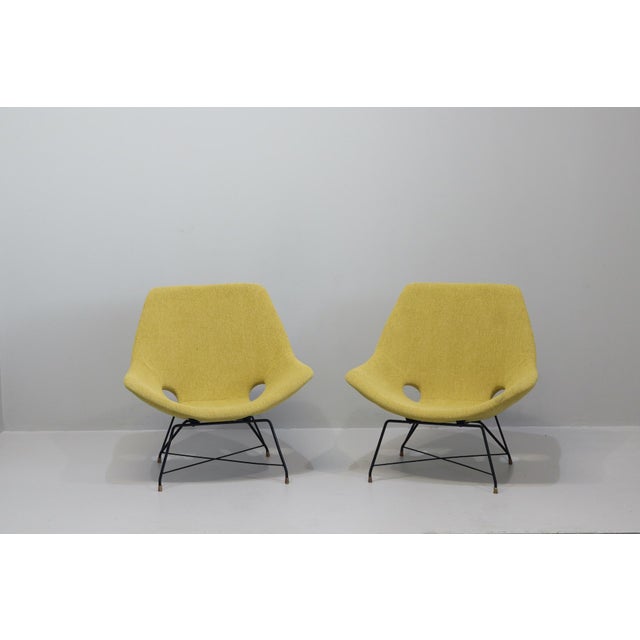 Rare pair of lounge chairs designed by Augusto Bozzi for Saporiti Italia, Italy, 1954. The chairs have a black lacquered...