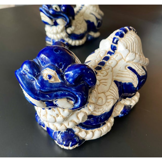 19th C. Chinoiserie Blue and White Foo Dogs, a Pair For Sale In New York - Image 6 of 12