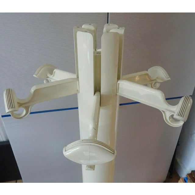 1970s Planta ABS Coat Hangers with Stand by Giancarlo Piretti for Castelli / Anonima Castelli, 1970s For Sale - Image 5 of 18