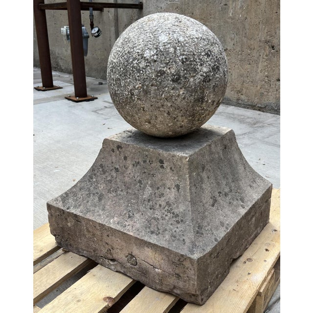 Stone Pair of 18th Century French Carved Limestone Pillar Ball Finials For Sale - Image 7 of 18