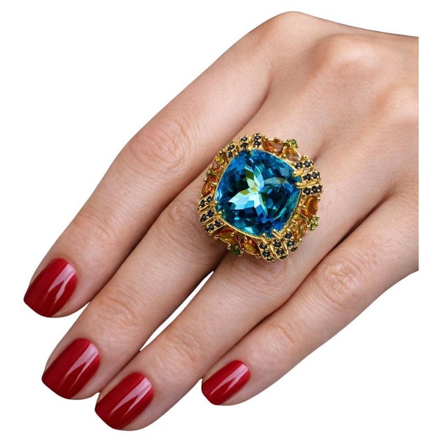 Baroque Bochic “Capri” Vintage Multi Fancy Sapphire and Blue Topaz Cocktail Ring — 18K G For Sale - Image 3 of 8