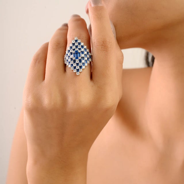 Bold Geometric Design Cz Gemstone Ring in Silver Eye-Catching Statement Piece - Size 6 For Sale - Image 4 of 12