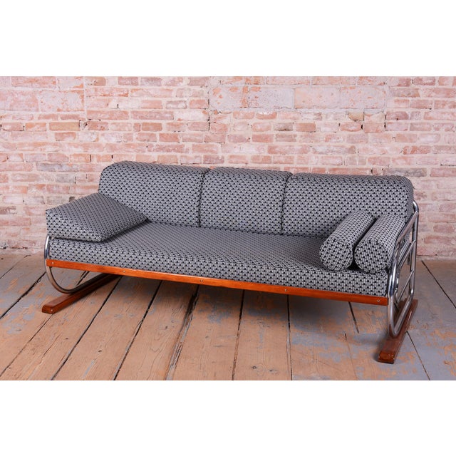 This elegant Bauhaus sofa from the 1930s is an exceptional example of Czechoslovak functionalist design. It was produced...