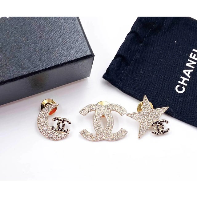Chanel Rare Gold CC Moon Star Black Crystal 3 Pins *Marked 08 *Made in Italy *Comes with original box and dustbag -CC is...