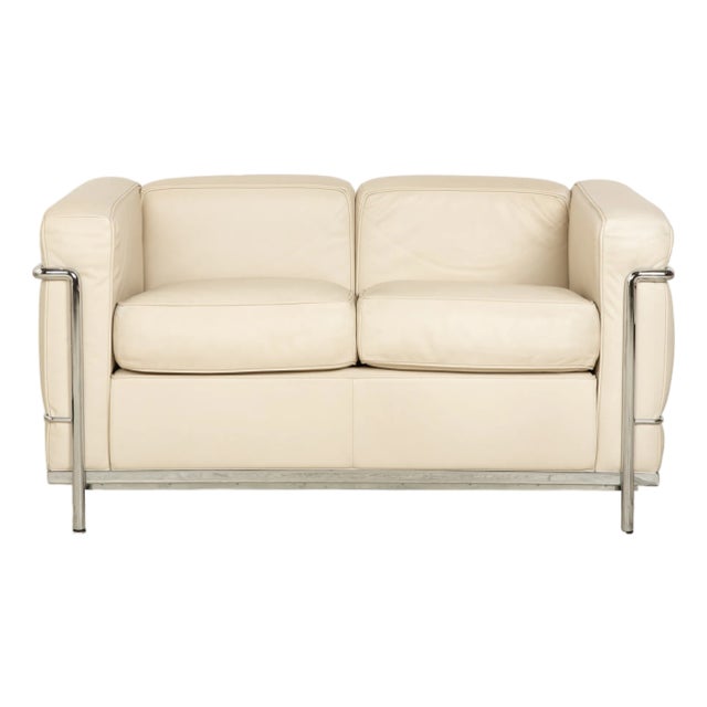 LC 2 2-Seater Eggshell White Sofa in Cream Leather by Le Corbusier for Cassina For Sale