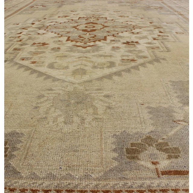 Mid 20th Century Floral Layered Medallion Vintage Turkish Oushak Rug 6'10 X 11'3 For Sale - Image 5 of 10