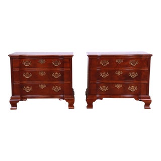 Henredon Georgian Mahogany Three-Drawer Bedside Chests, Newly Refinished For Sale