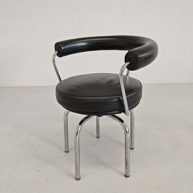 Metal Black Leather LC7 Swivel Armchair by Charlotte Perriand for Cassina, 1980s For Sale - Image 7 of 18