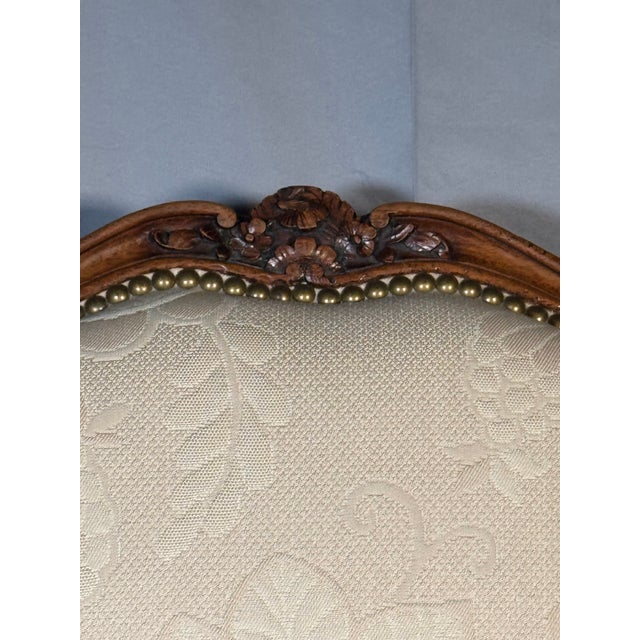 French Country Late 19th Century Louis XV Carved Walnut Side Chair, Cream Damask For Sale - Image 3 of 14