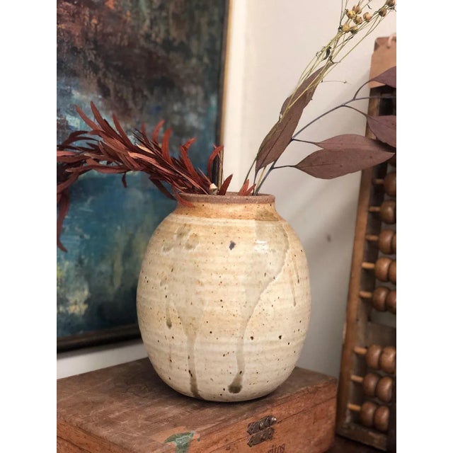 1970s 1970s Vintage Beige Jnia Terracotta Vase For Sale - Image 5 of 7