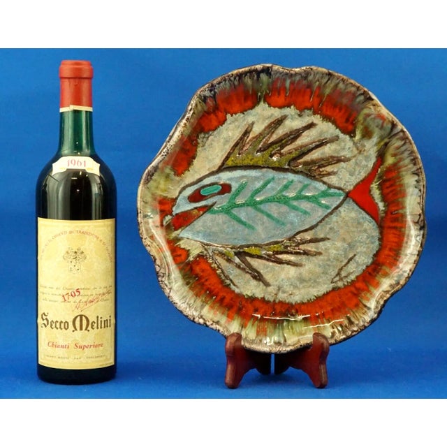 Item description: majolica ceramic plate, entirely modeled and decorated by hand, with a fish in the center, in futurist...
