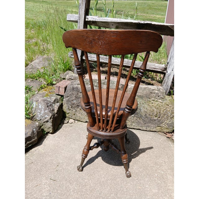 Brown 1890s Antique Quarter Sawn Oak High Back Organ Stool With Claw Feet For Sale - Image 8 of 17