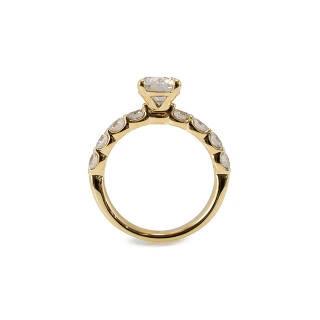 Early 21st Century 10k Yellow Gold 2.58ctw Round Brilliant Lab Grown Diamond Engagement Ring, Size 7 For Sale - Image 5 of 8