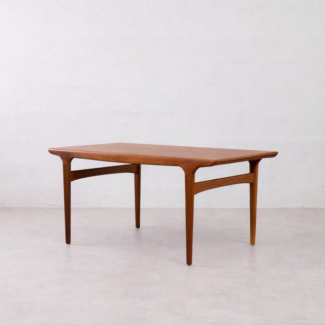 Mid-Century Modern Teak Dining Table with Hidden Extension Leaf by Johannes Andersen for Uldum Møbelfabrik, Denmark, 1960s For Sale - Image 3 of 10