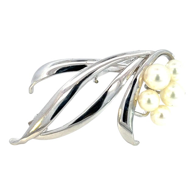 1990s Mikimoto Estate Akoya Pearl Brooch 6.40-5.30 mm Silver For Sale