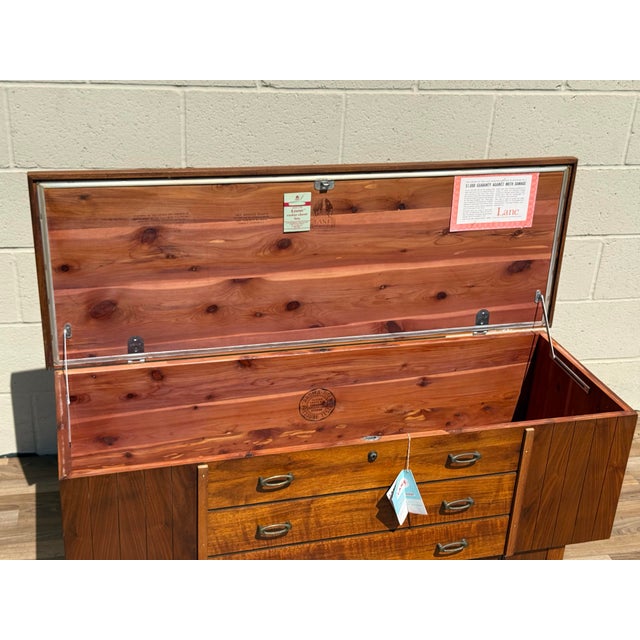Vintage Mid-Century Modern Lane Cedar Chest | Walnut Blanket Storage Chest, Circa 1960s For Sale In Los Angeles - Image 6 of 18