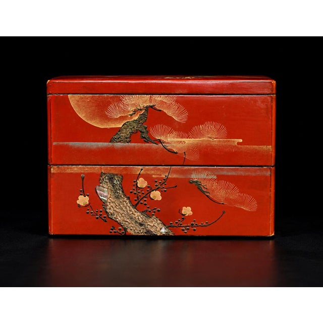 Japanese Antique Red Lacquered Snack Keepsake Box Hand Painted 2-Tier For Sale In Los Angeles - Image 6 of 17