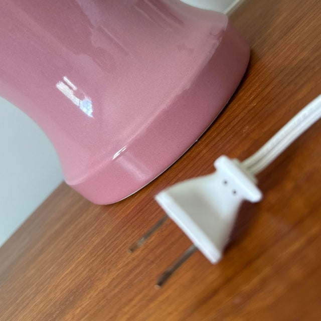 Metal Vintage Mid-20th Century Bubble Gum Pink Ginger Jar Table Lamp For Sale - Image 7 of 12