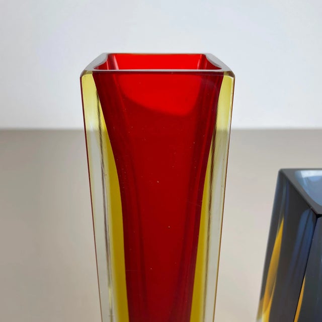 Red Italian Faceted Sommerso Vases in Murano Glass by Cenedese Vetri, 1970s, Set of 2 For Sale - Image 8 of 18