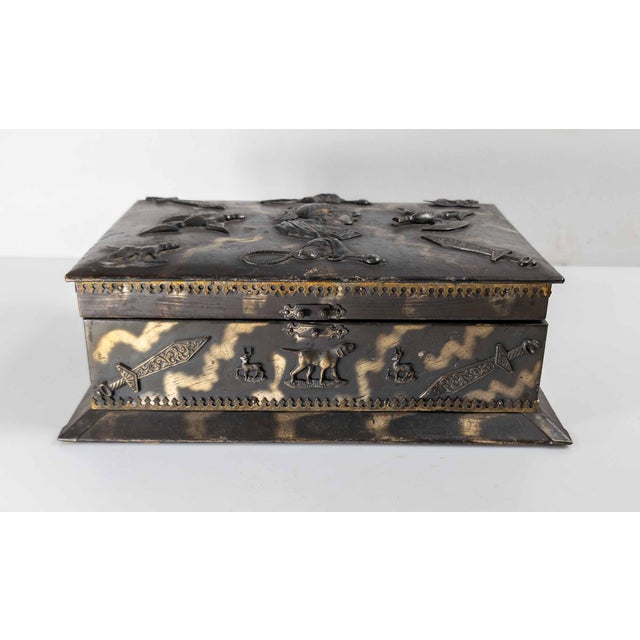 Traditional 19th or 20th Century Silver Metal Jewelry Box With Dog and Arms Appliques For Sale - Image 3 of 14
