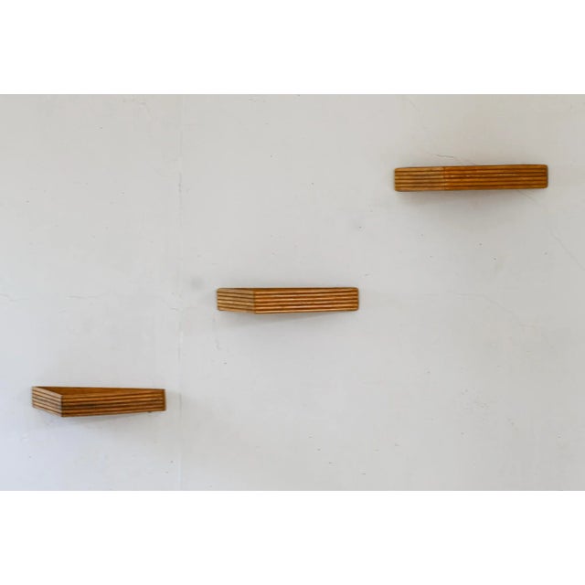 This handcrafted triangle floating shelf is made of natural materials, specifically pencil reed rattan. Its quality...