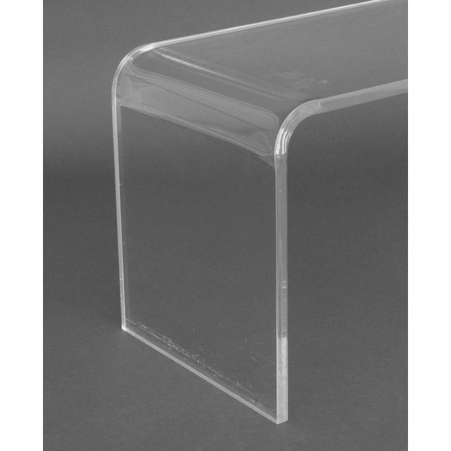 Late 20th Century Modern Clear Acrylic Waterfall Table For Sale - Image 5 of 7