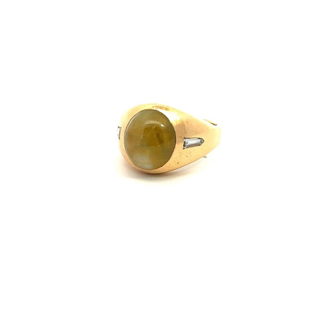 Metal 12 Carat Chrysoberyl Cats Eye Mens Ring With Baguette Diamond Sides in 18K Gold, Size 9.75 For Sale - Image 7 of 8