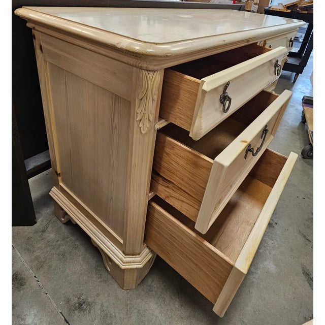 Late 20th Century Late 20th Century Lexington Furniture Cream Painted Double Dresser For Sale - Image 5 of 14